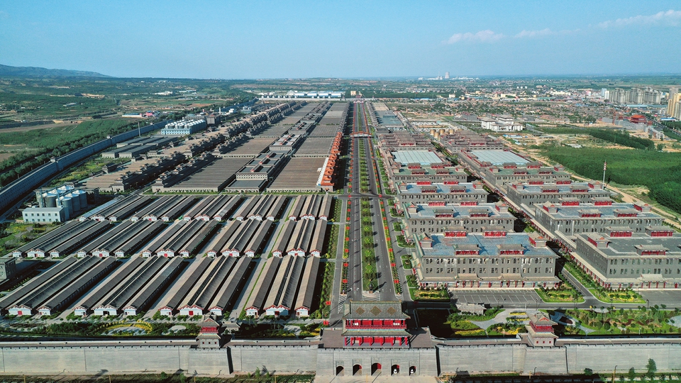 中国汾酒城是全国最大的清香型白酒生产基地。
